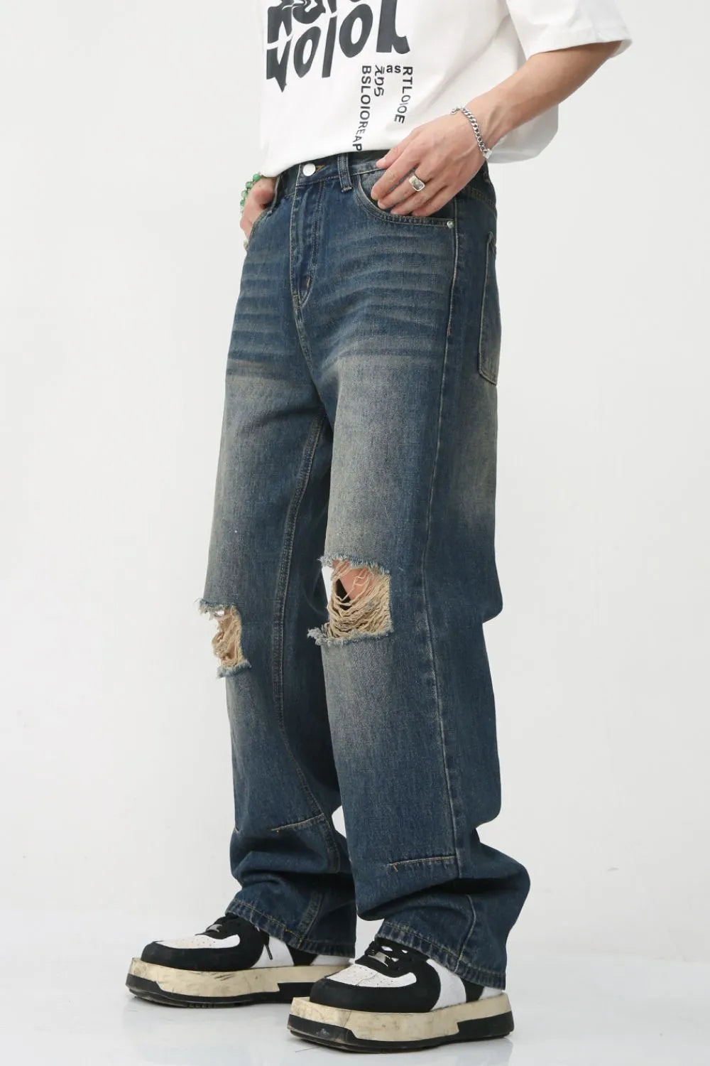 Distressed Jeans with Pockets